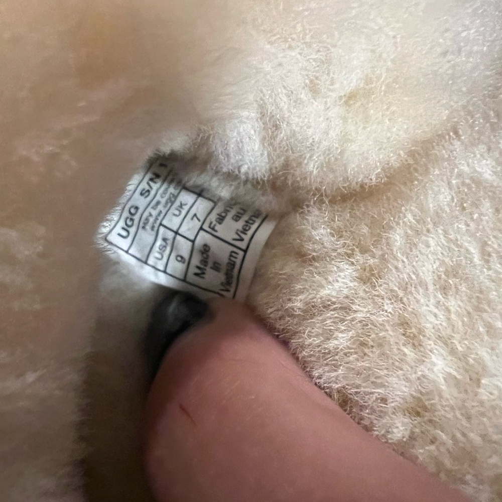 UGG Fluff Slide Sheepskin Slippers - Picture 7 of 7